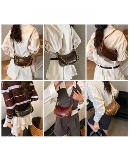Schicke Halbmond-Umhängetasche mit goldener Kette in verschiedenen Outfits präsentiert