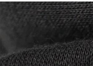 Gros plan sur le tissu en maille côtelée épaisse pour sweat-shirt à capuche pour enfant