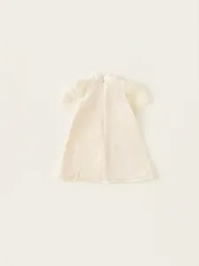 Mädchen Kleid im chinesischen Stil in Off-White mit Perlenknöpfen und Stickerei