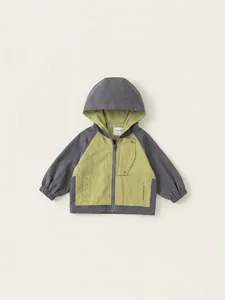 Kinder Kapuzenjacke mit Farbblock-Design in Dunkelgrau und Limonengrün mit Taschendetail