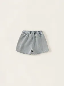 Pantaloncini di jeans celeste per bambina con vita elastica e cuciture posteriori