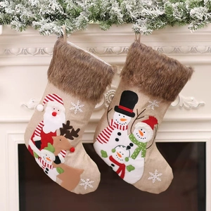 Chaussette de Noël en Tissu Jute Père Noël Bonhomme de Neige Appliqué Col Fausse Fourrure Sac Cadeau Décoration Cheminée