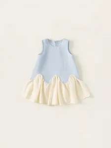 Ärmelloses Mädchenkleid im koreanischen Stil mit hellblauen Patchwork und weißem Faltenelsaum