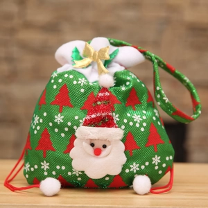 Weihnachtsgeschenkbeutel aus grünem Stoff mit 3D Plüsch Weihnachtsmann Design