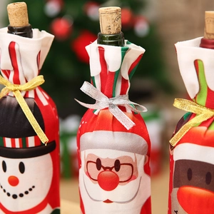 Copribottiglie di vino natalizi con Babbo Natale, pupazzo di neve e renne festose
