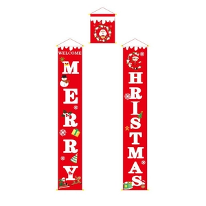 Detail der Frohe Weihnachten Türbanner mit roten Hängeflaggen und Weihnachtsmann-Grafik
