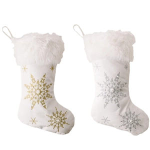 Lot de deux chaussettes de Noël en peluche blanche avec broderies de flocons d'or et argent