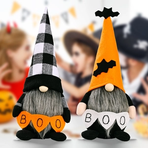 2er-Set Halloween-Zwerge mit BOO-Banner, karierten Hüten und Fledermaus-Details