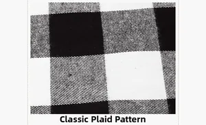 Détail macro du tissu à carreaux buffalo noir et blanc pour chemin de table de Noël chic
