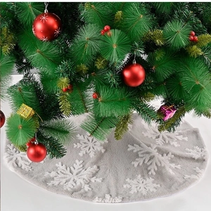 Gray plush Christmas tree skirt with white snowflake jacquard for holiday party decorations