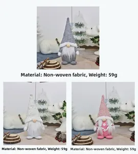 Détails de trois gnomes de Noël en feutre gris, rose et blanc pour décoration festive