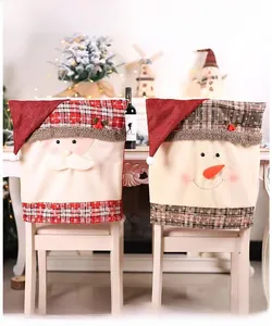 Détail des housses de chaise de Noël avec Père Noël et Bonhomme de neige en tissu polaire