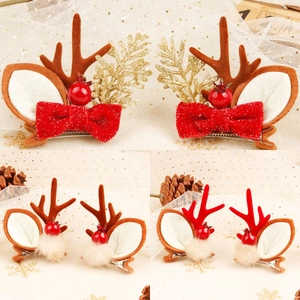 Barrettes à Cheveux en Bois de Renne de Noël pour Femmes Filles Mignonne Épingle à Cheveux Festive avec Baies Rouges Oreilles en Peluche Feuilles d'or Décoration de Fête
