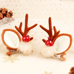 Barrettes de Noël mignonnes en bois de renne avec pompons blancs et baies rouges