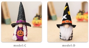 Dettaglio di due gnomi di peluche per Halloween con cappello da mago e decori di zucca