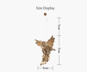 Size display of a golden angel ornament playing violin with 7cm height measurements