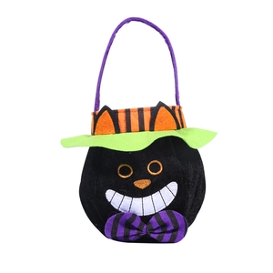Halloween snoepzakje zwarte kat met oranje gestreepte oren en paars handvat