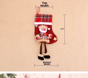 Détail de la chaussette de Noël en toile de jute avec bonhomme de neige et mesures