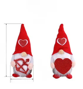Détails des dimensions du gnome de la Saint-Valentin avec bonnet en tricot et cœur