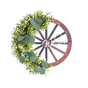Couronne de roue de charrette en bois avec verdure et panneau Welcome blanc pour porte