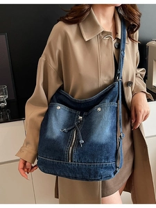 Große Vintage-Denim-Tote-Bag mit Metallreißverschlüssen und verstellbarem Gurt für Alltag
