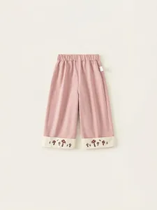 Pantaloni larghi in cotone rosa per bambina con ricamo a fungo ed elastico in vita