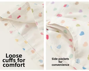 Détail des coutures de l'ourlet et des poches latérales sur le short à motifs cœurs