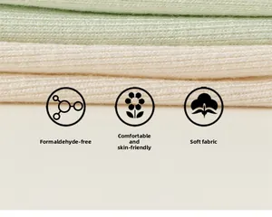 Nahaufnahme von weichem Rippstrick-Baumwollstoff in Mintgrün und Beige, hautfreundlich