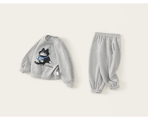 Detail of grey cotton sweatshirt featuring a cute cartoon cat with camera print and joggers