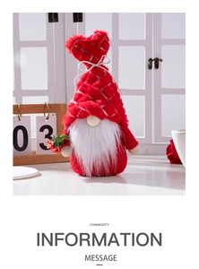 Vue détaillée d'un gnome en peluche rouge avec chapeau en cœur et barbe décorative