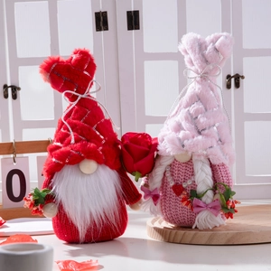 Paire de gnomes de la Saint-Valentin en peluche avec chapeaux à paillettes rouges