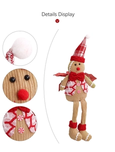 Détail de la peluche bonhomme de pain d'épices avec texture velours et décorations