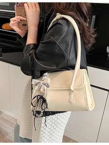 Bolso de hombro crema elegante para mujer con lazo decorativo y logo en relieve