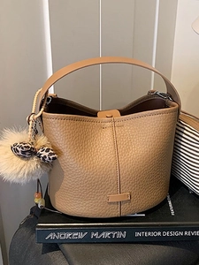 Women's Retro Pebbled PU Leather Bucket Bag With Inner Bag Leopard Fur Ball Pendant Trendy Crossbody Bag For Daily Use