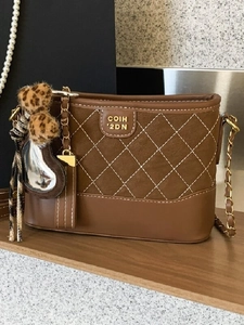 Damen Gesteppte Kunstleder Eimertasche Mit Kettengurt Leopardenbogen Herzspiegel Anhänger Retro Crossbody Umhängetasche