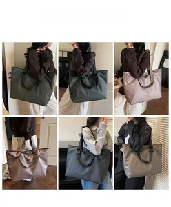 Vues multiples de grands sacs cabas imperméables en divers coloris sobres et élégants