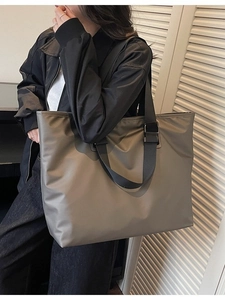 Sac fourre-tout minimaliste gris foncé à grande capacité avec doubles bandoulières