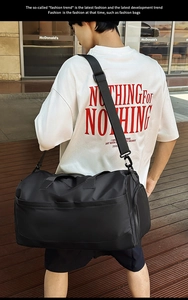 Bolsa de viaje negra con separación seco-húmedo y correa ajustable para el gimnasio
