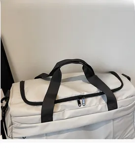 Reisetasche mit verstärkten schwarzen Griffen und langlebigem wasserdichtem Stoff