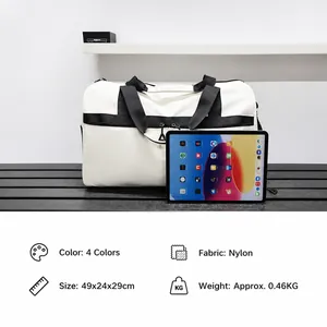 Dimensiones del bolso fitness impermeable: 49x24x29 cm y peso de 0,46 kg en detalle