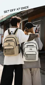 Mochilas de lona en color beige y blanco con múltiples bolsillos y logotipo KFD