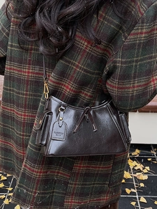 Borsa a secchiello retrò in pelle marrone scuro con tracolla regolabile e tasche laterali