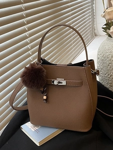 Dames Retro PU Leer Emmer Tas Met Metalen Draaislot En Pluchen Bal Charme Mode Effen Kleur Schouder Handtas Voor Dagelijks Gebruik