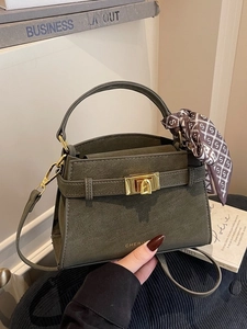 Sac à main trapèze vert olive vintage avec détail foulard et bandoulière amovible