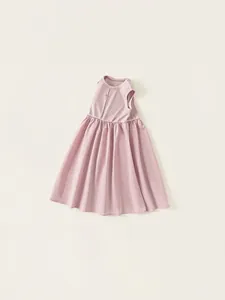 Abito rosa senza maniche per bambine con corpetto a coste e gonna a pieghe estiva