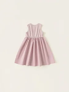 Abito estivo rosa senza maniche per bambine con corpetto in maglia e gonna a pieghe