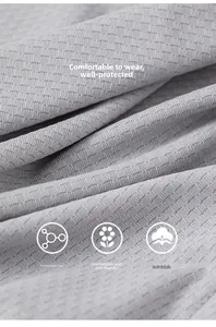 Gros plan sur un tissu en maille gris doux avec une texture écologique et respectueuse