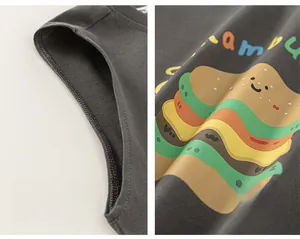Détails de la couture sans manches et de l'imprimé hamburger coloré sur le t-shirt enfant