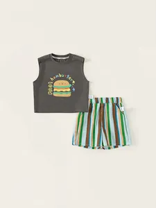 Ensemble de Vêtements d'Été pour Garçons Débardeur en Coton à Imprimé Hamburger et Short Rayé Multicolore pour Enfants