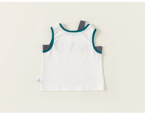 Détail du t-shirt sans manches en coton pour filles avec bordure contrastée et effet superposé